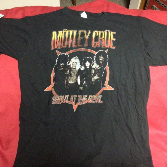 Vintage MOTLEY CRÜE tshirt - Picture 1 of 4